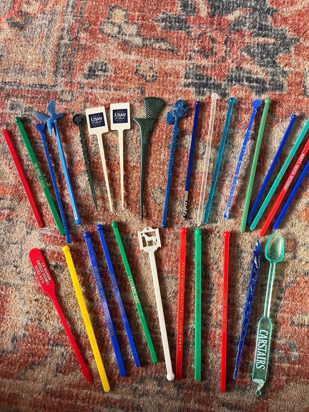 Vintage Lot of 29 Plastic Swizzle Sticks & Drink Stirrers - Airlines, Hotels, Re - Picture 1 of 7